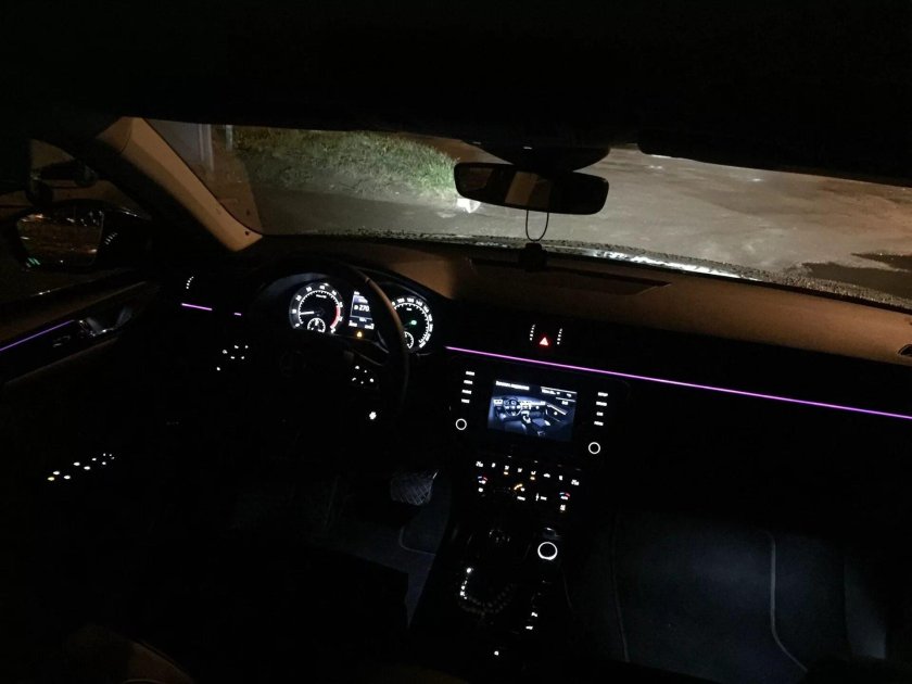 Атмосферная подсветка салона Шкода Октавия а7