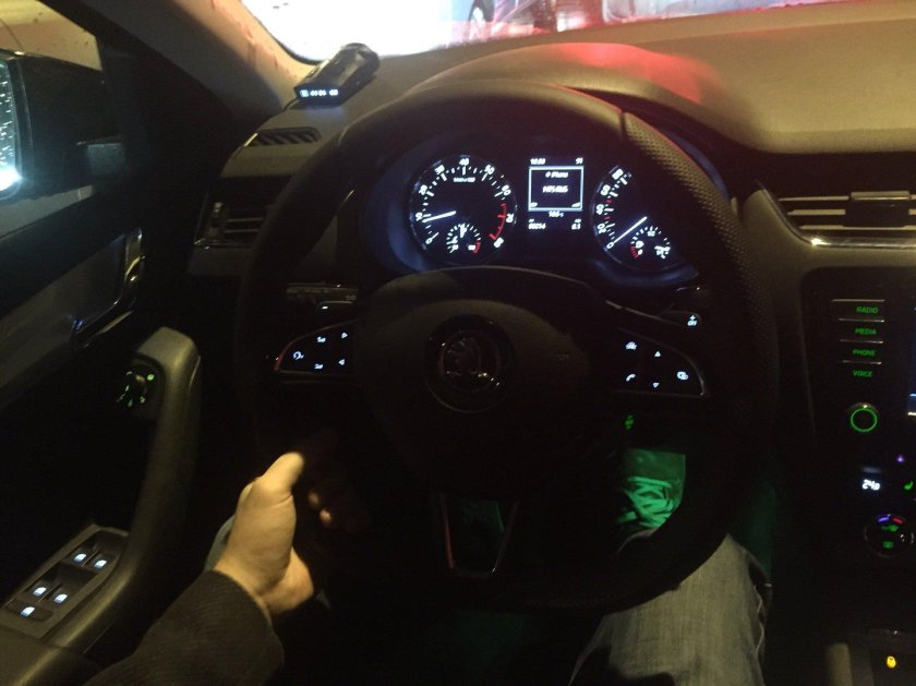 За рулем Шкода Октавия а5 ночью