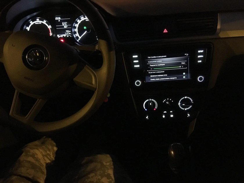 Подсветка салона Шкода Рапид 2021