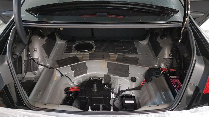 Штатный сабвуфер Ауди а6 с5 седан