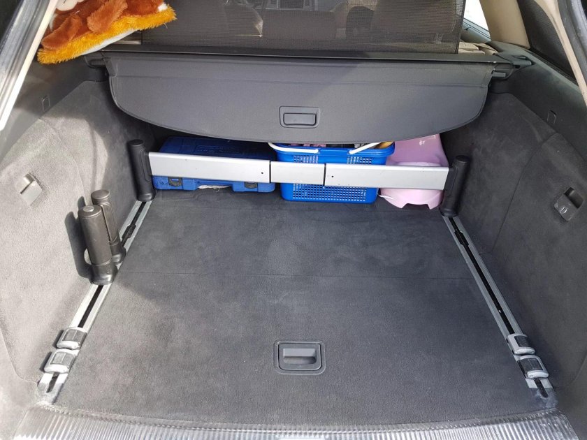 Audi a6 c6 Allroad пружина багажника