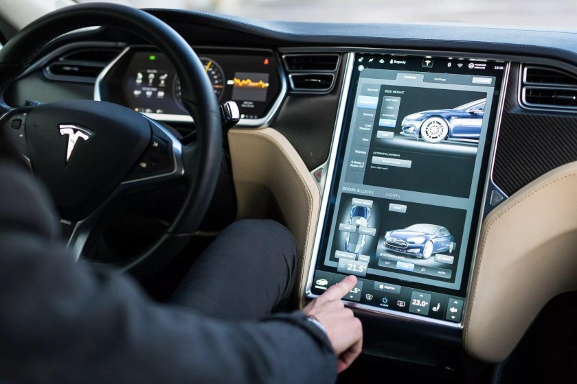 Тесла 3 салон
