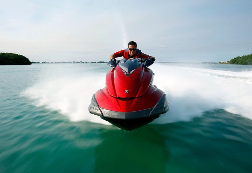 Ямаха бомбардир гидроцикл