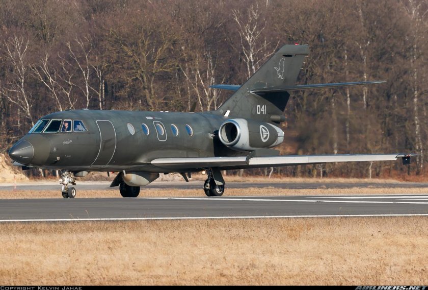 Самолет Фалькон 20