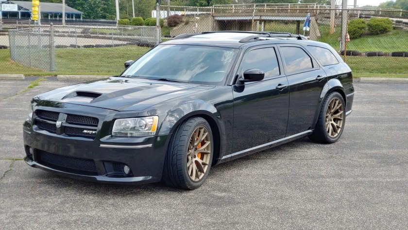 Dodge magnum srt 8