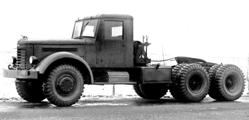 ЯАЗ-210д седельный тягач