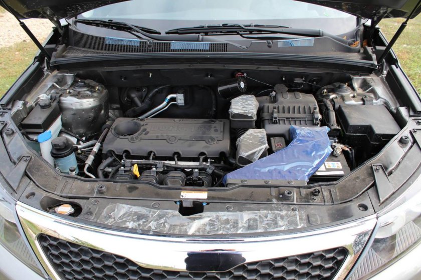 Моторный отсек Киа Соренто 2.2 дизель