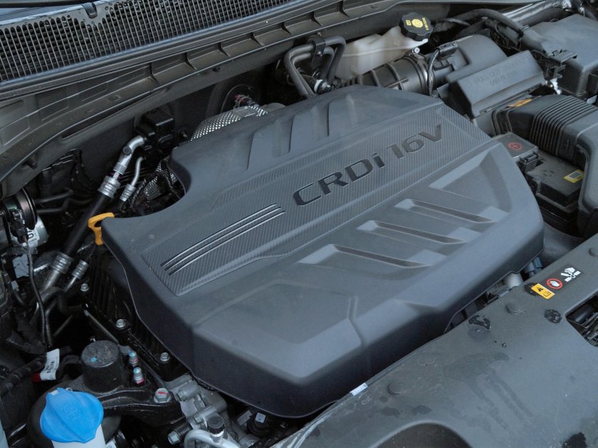 Моторный отсек Киа Соренто 2.2 дизель