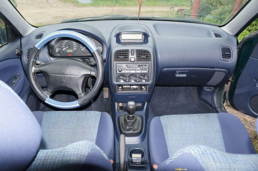 Mitsubishi Carisma 2000 салон