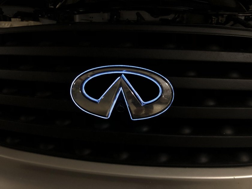 Эмблема Infiniti большая