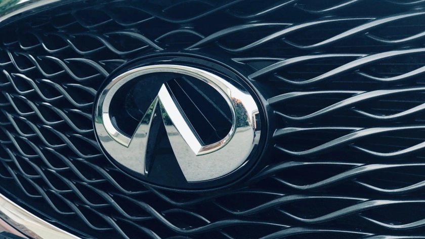 Эмблема Инфинити на решетку радиатора