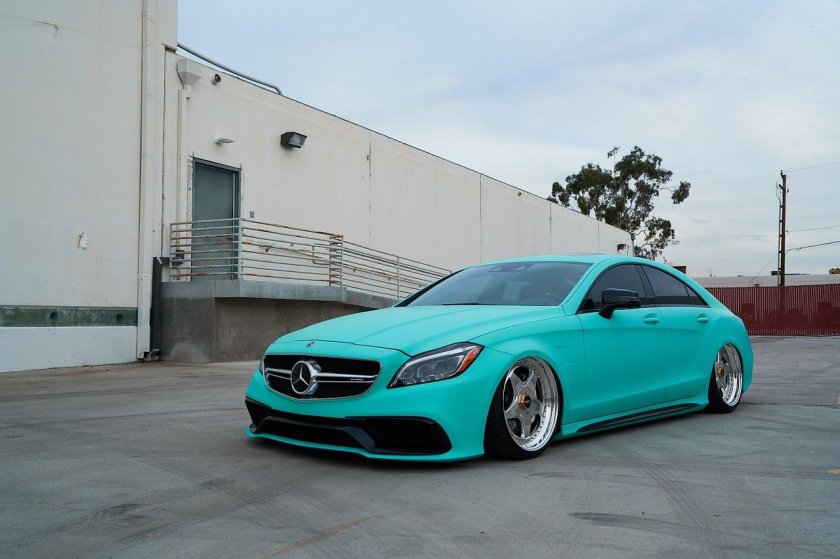 Mercedes CLS stance