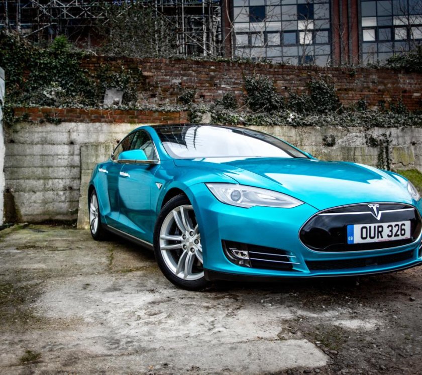 Зад машины бирюзовой