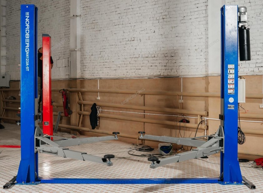 Подъемник NORDBERG двухстоечный