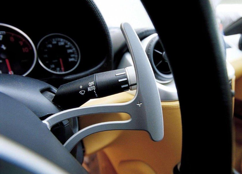 Переключение передач под рулем