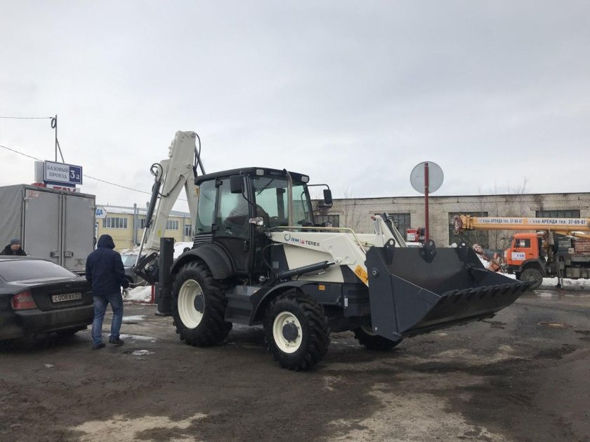 TLB 825-RM экскаватор-погрузчик