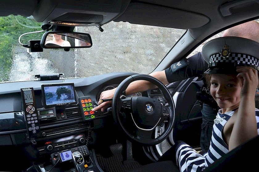 Салон полицейской машины