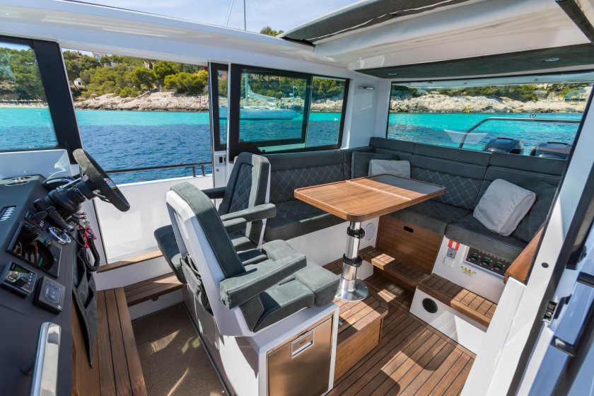 Axopar 37 XC Cross Cabin