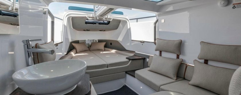 Моторный катер