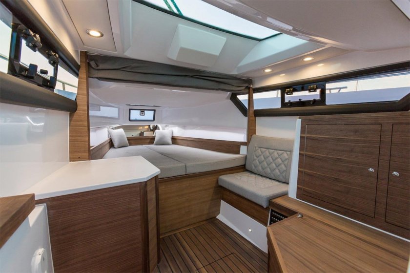 Axopar 37 XC Cross Cabin