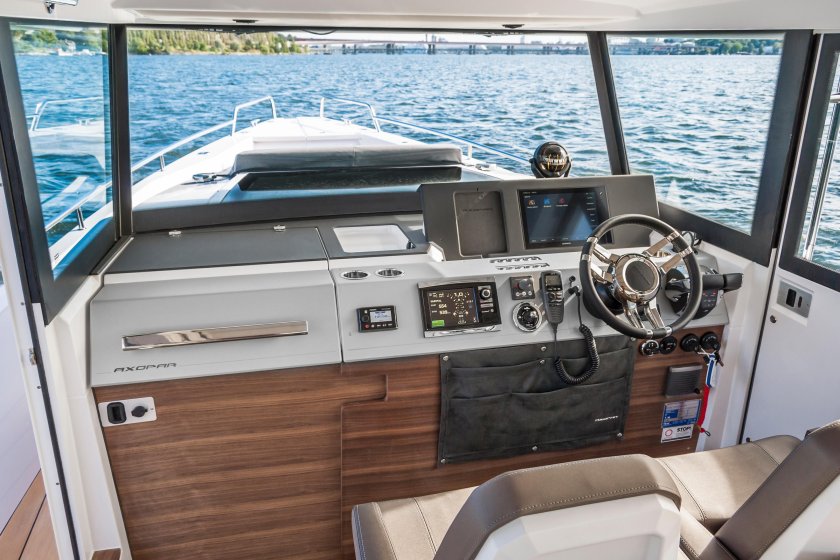 Axopar 37 XC Cross Cabin