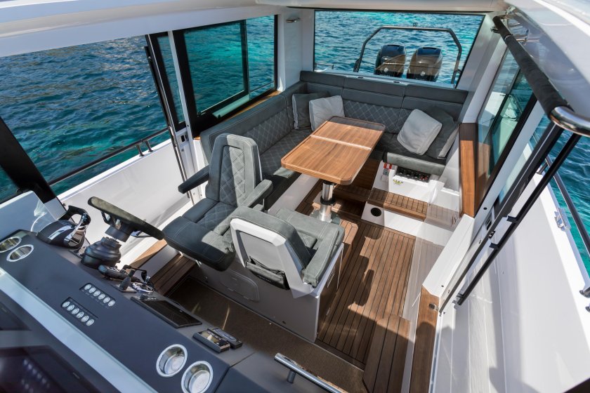 Axopar 37 Cabin