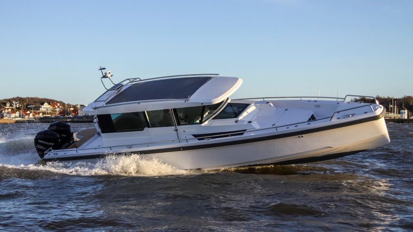 Моторная лодка