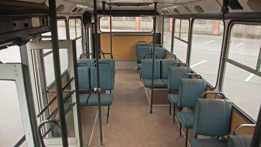 ЛИАЗ 677 салон