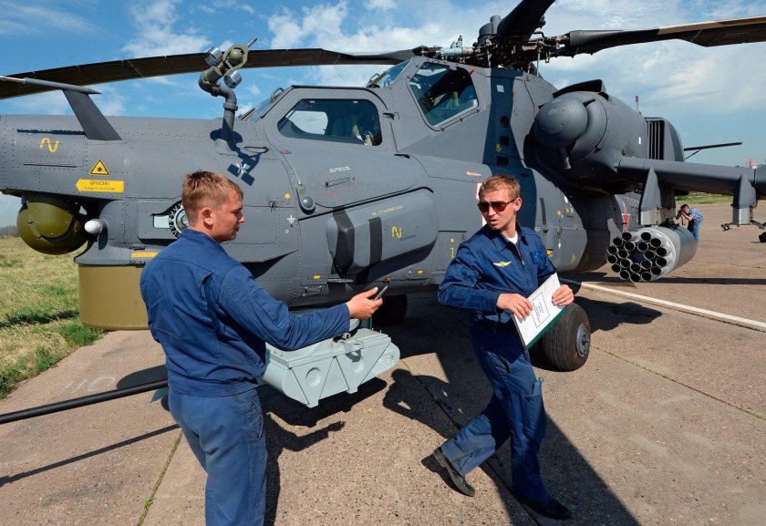 Пилоты вертолета ка-52