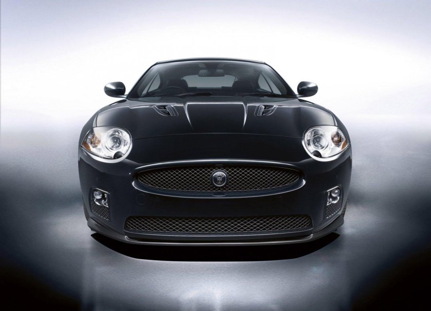 Jaguar XKR S 11