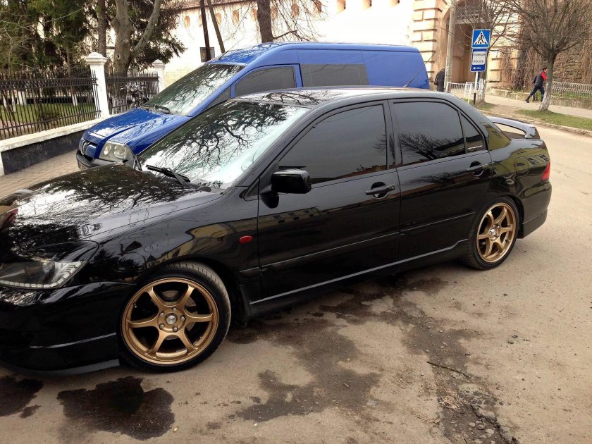Mitsubishi Lancer 9 r18