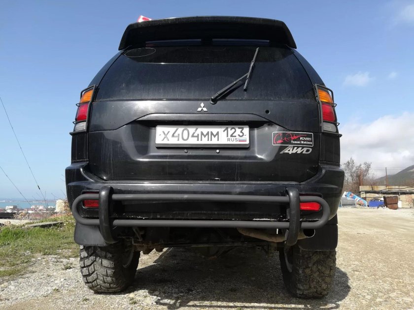 Pajero Sport 1 сзади