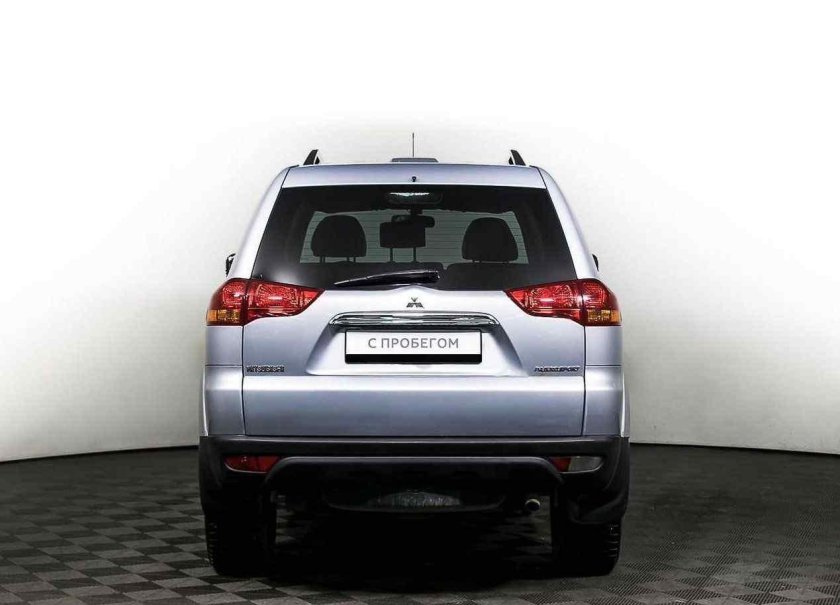 Mitsubishi pajero sport ii