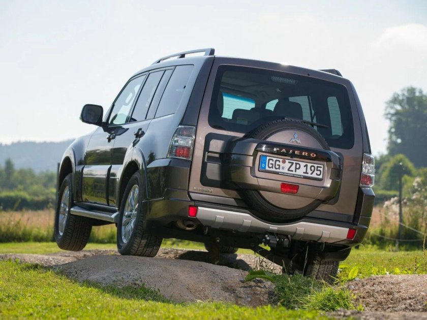 Митсубиси Паджеро 4