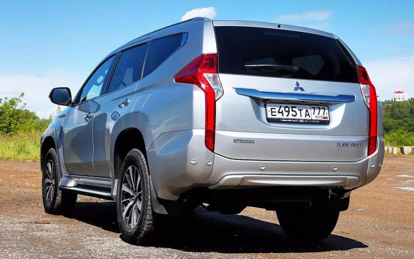 Митсубиси Паджеро спорт 3 сзади