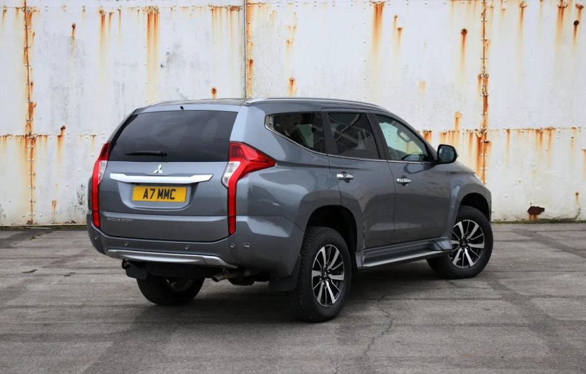 Mitsubishi Pajero Sport 2018 сзади