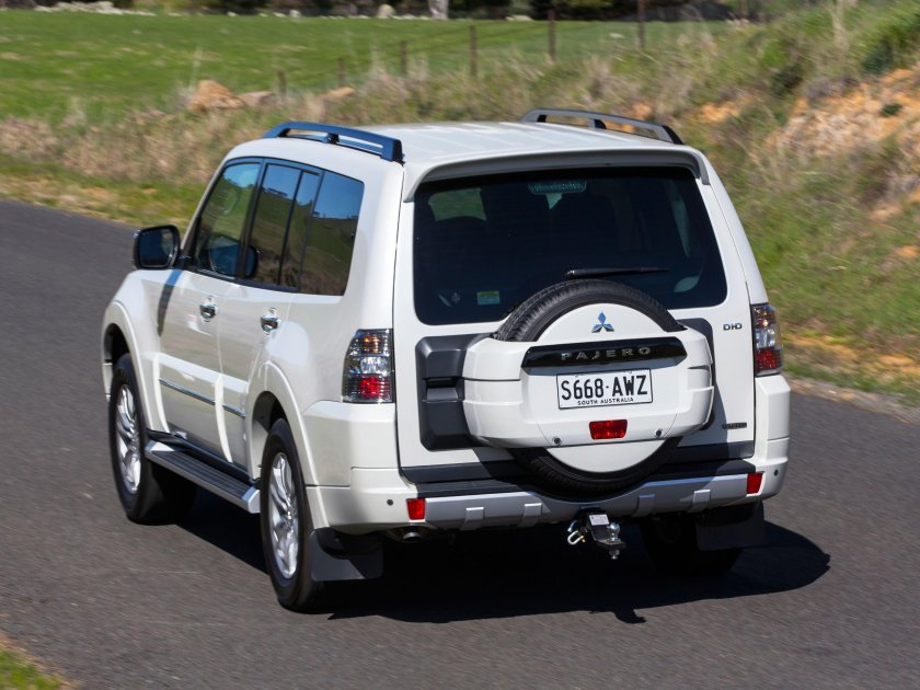 Mitsubishi Pajero 2015 сзади