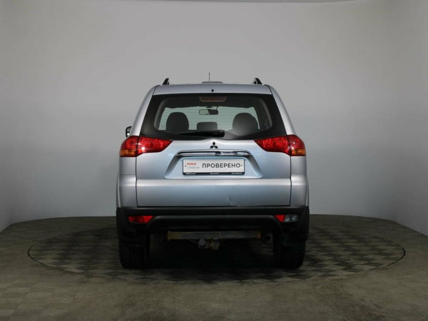 Митсубиси Паджеро спорт 2 зад