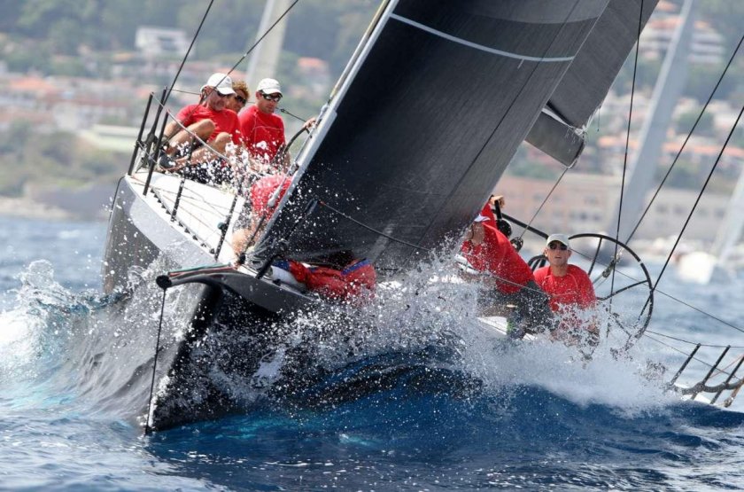 Регата яхтсмены шторм