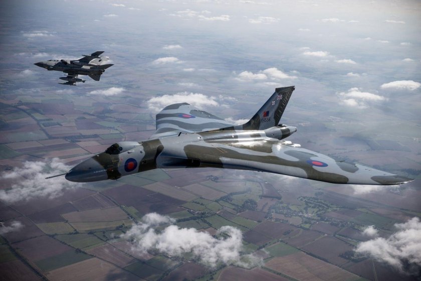 Avro Vulcan xh558