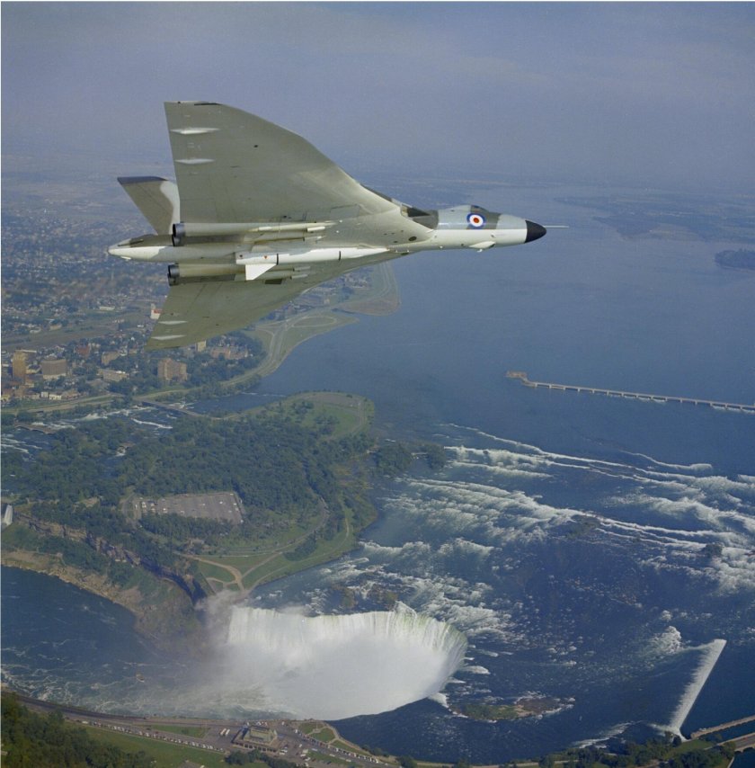 Бомбардировщик Авро вулкан