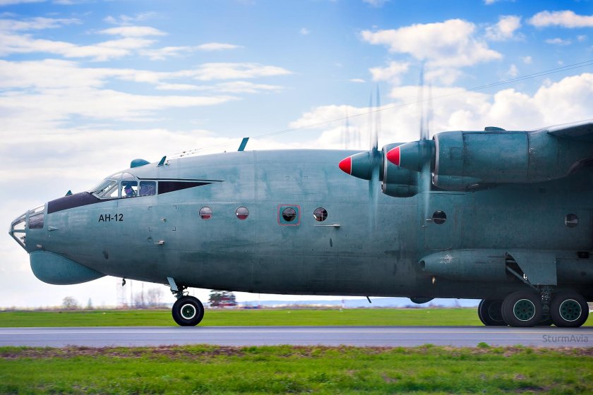 АН-12