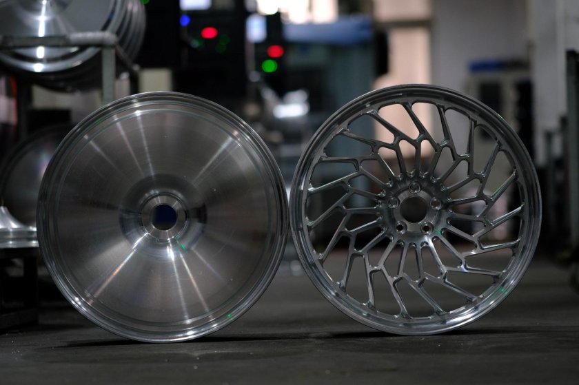 Zeekr 001 диски