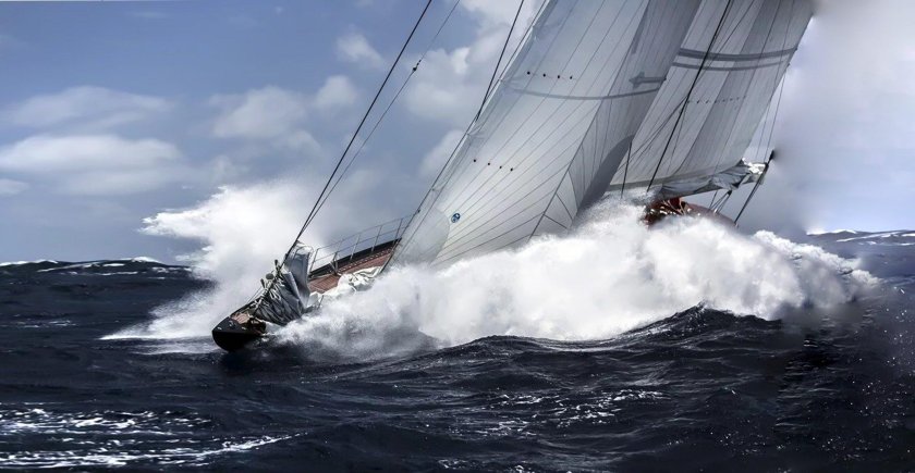 Парусная регата в шторм