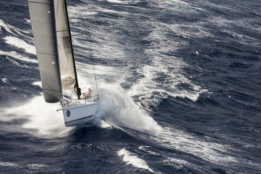 Парусная регата в шторм