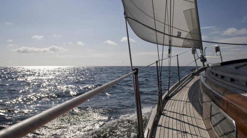 Парусная яхта Aquarius