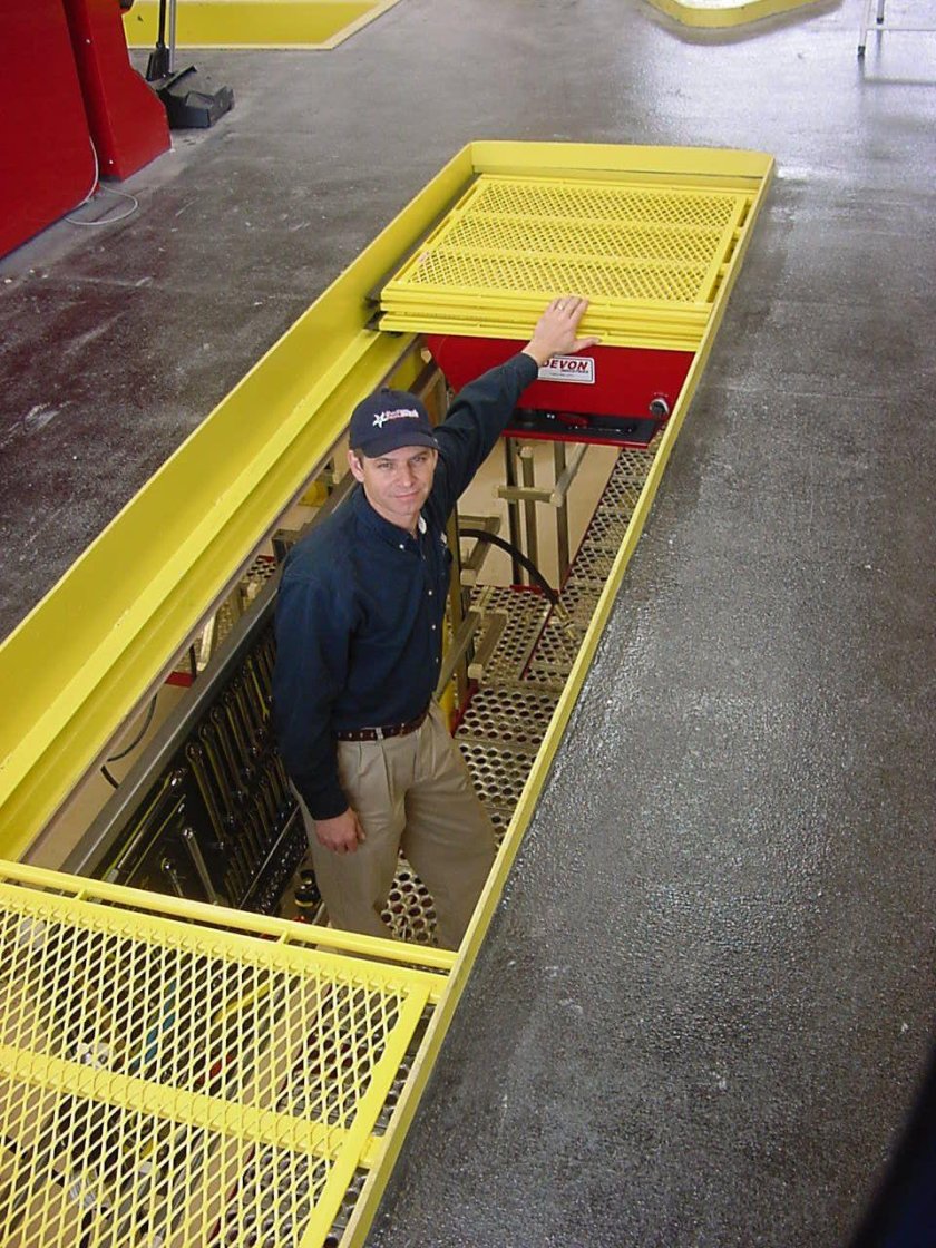 Сдвижная крышка смотровой ямы