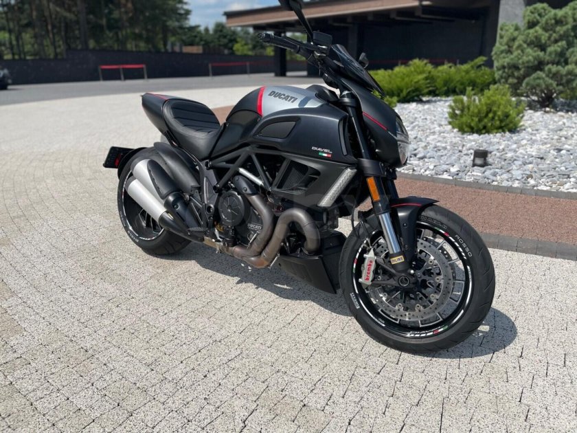 Ducati diavel carbon 2011