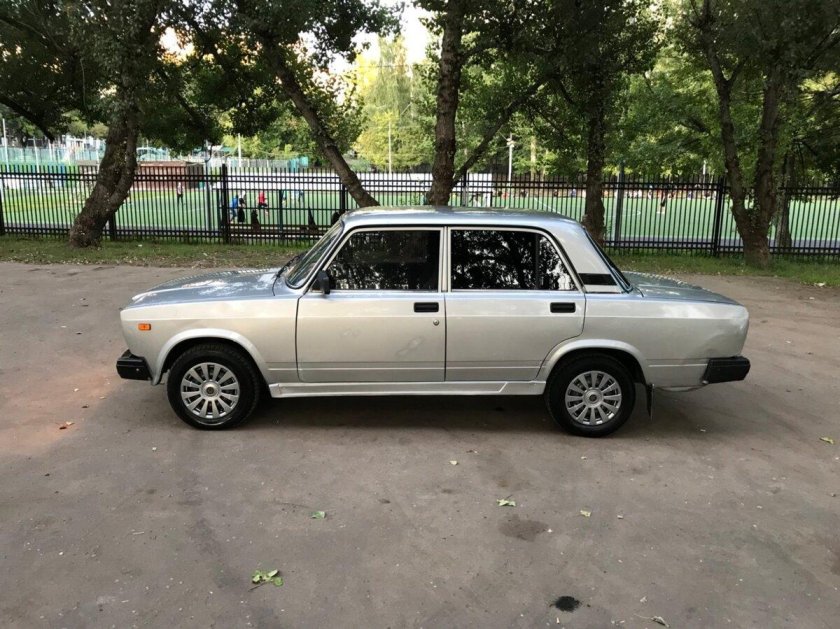 ВАЗ 2107 серебристый металлик