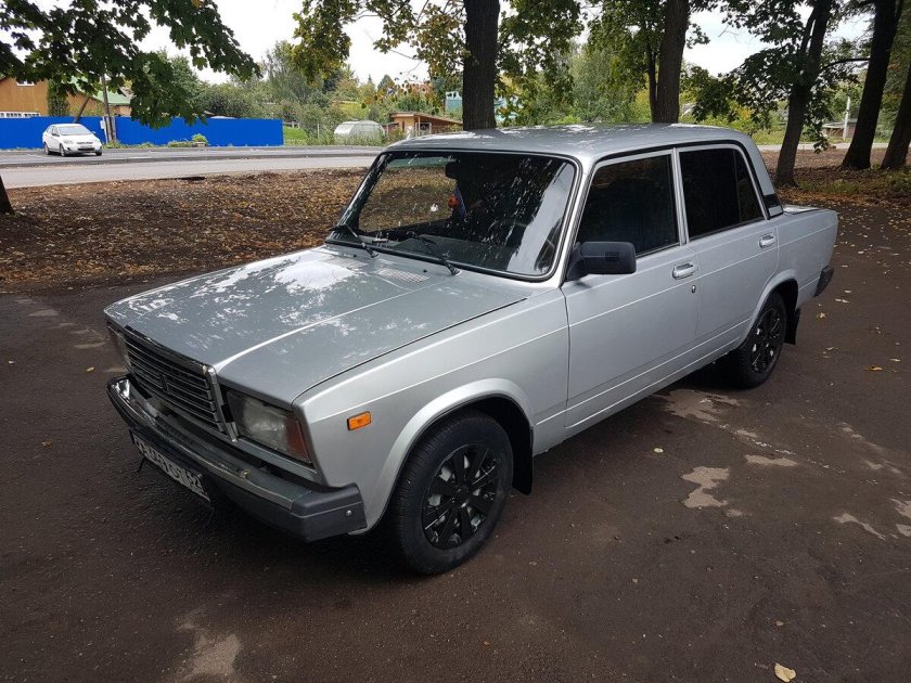 ВАЗ 2107 серебристый металлик